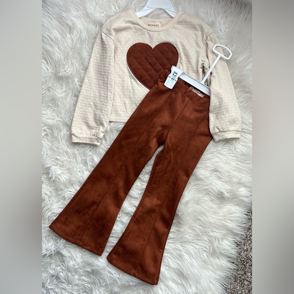 Toddler Girl BTween Heart Flocked Top & Flare Suede Leggings Set Size 4T - Picture 1 of 5